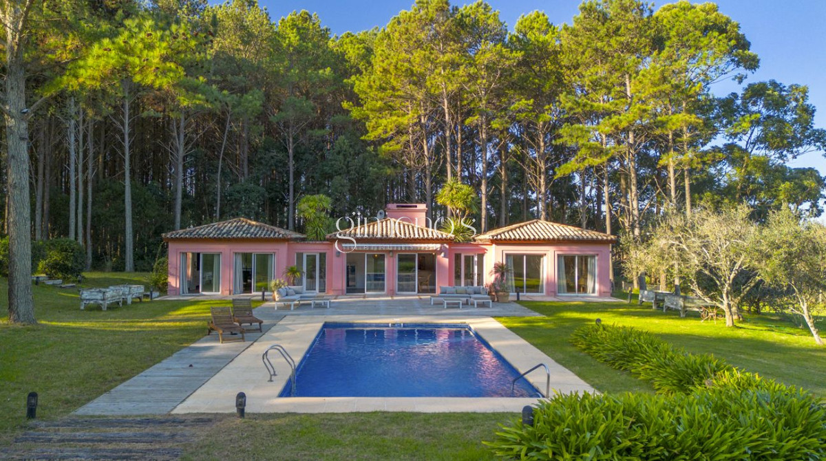 Casa ID.303 - Casa en Venta 4 Dormitorios - Laguna del Diario - Punta del Este 