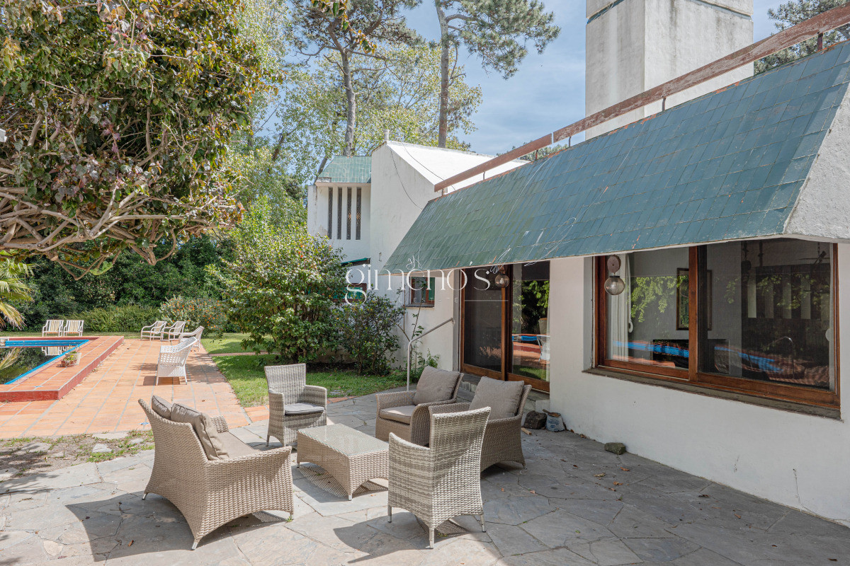 Casa ID.440 - Casa en Venta, 5 Dormitorios - Punta del Este -  Playa Mansa