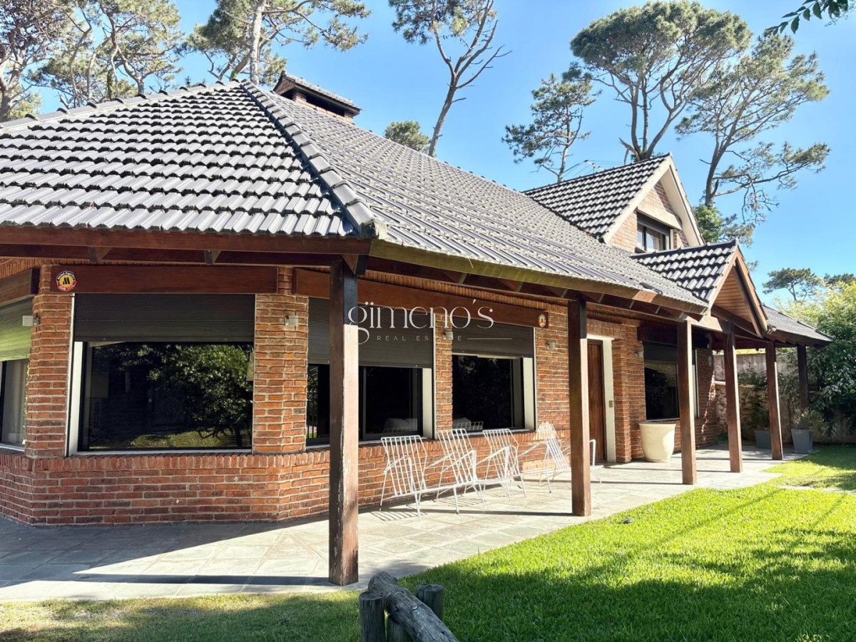 Casa ID.530 - Casa de 4 Dormitorios - Alquiler de Verano - Punta del Este - Mansa