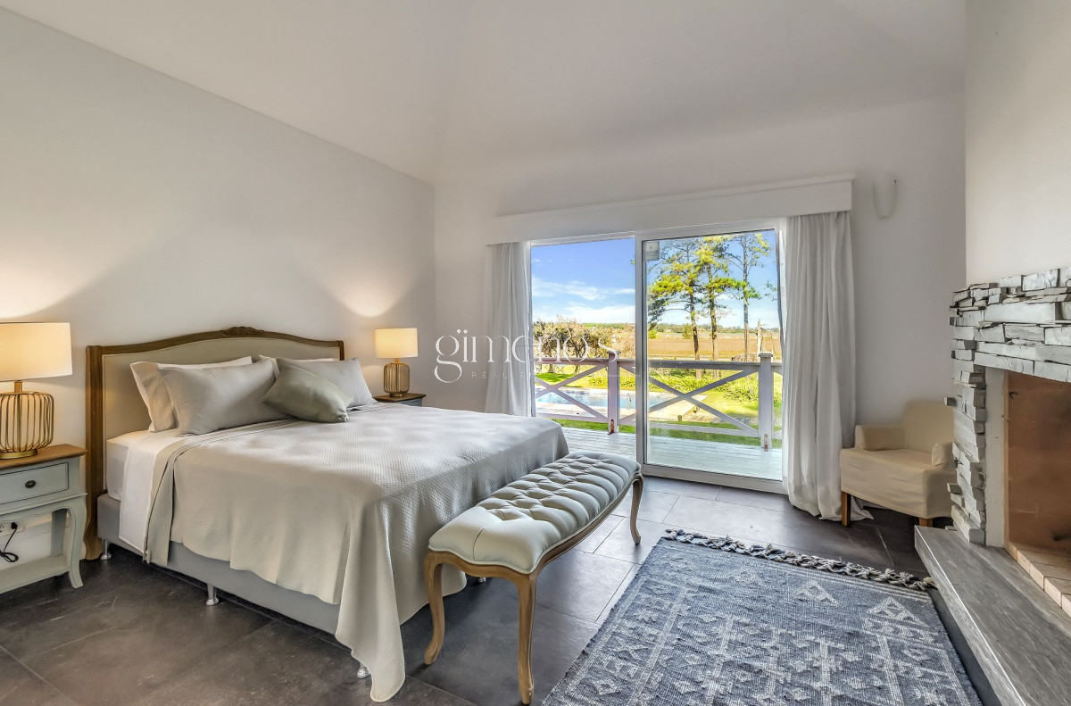 Casa ID.303 - Casa en Venta 4 Dormitorios - Laguna del Diario - Punta del Este 