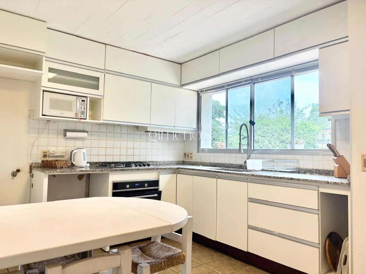 Casa ID.672 - Casa en Venta de 4 Dormitorios - Pinares