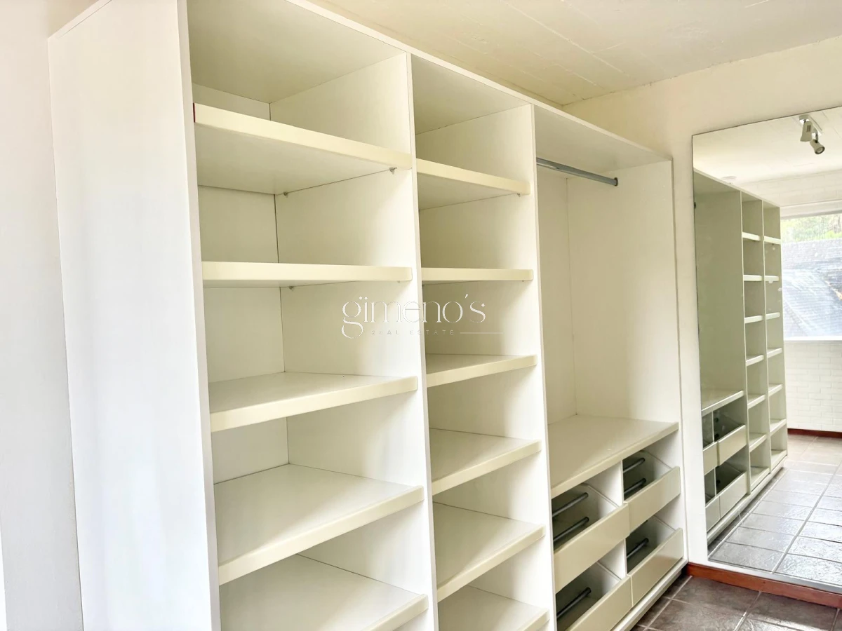 Casa ID.672 - Casa en Venta de 4 Dormitorios - Pinares