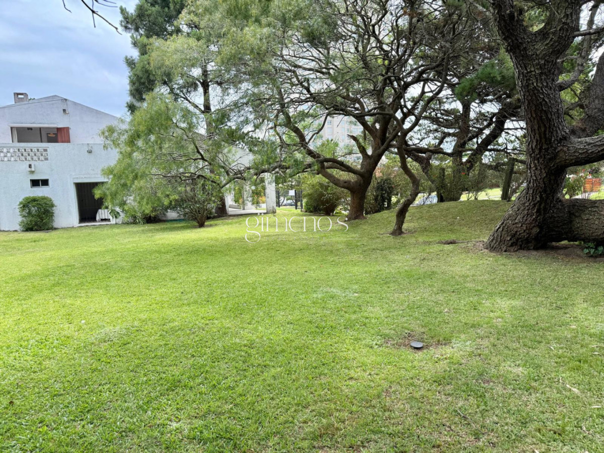 Casa ID.686 - Casa de 4 Dormitorios, Mansa-Punta del Este