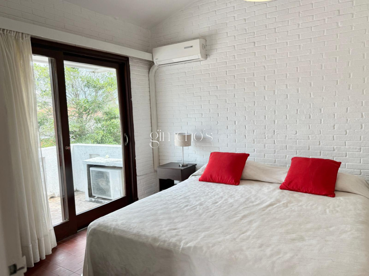 Casa ID.686 - Casa de 4 Dormitorios, Mansa-Punta del Este