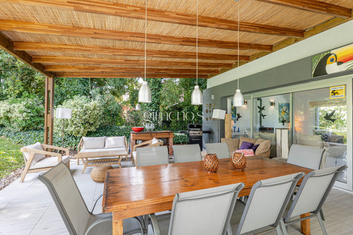 Casa ID.936 - Casa en Alquiler Anual - 5 Dormitorios en Suite - Barrio Golf - Punta del Este