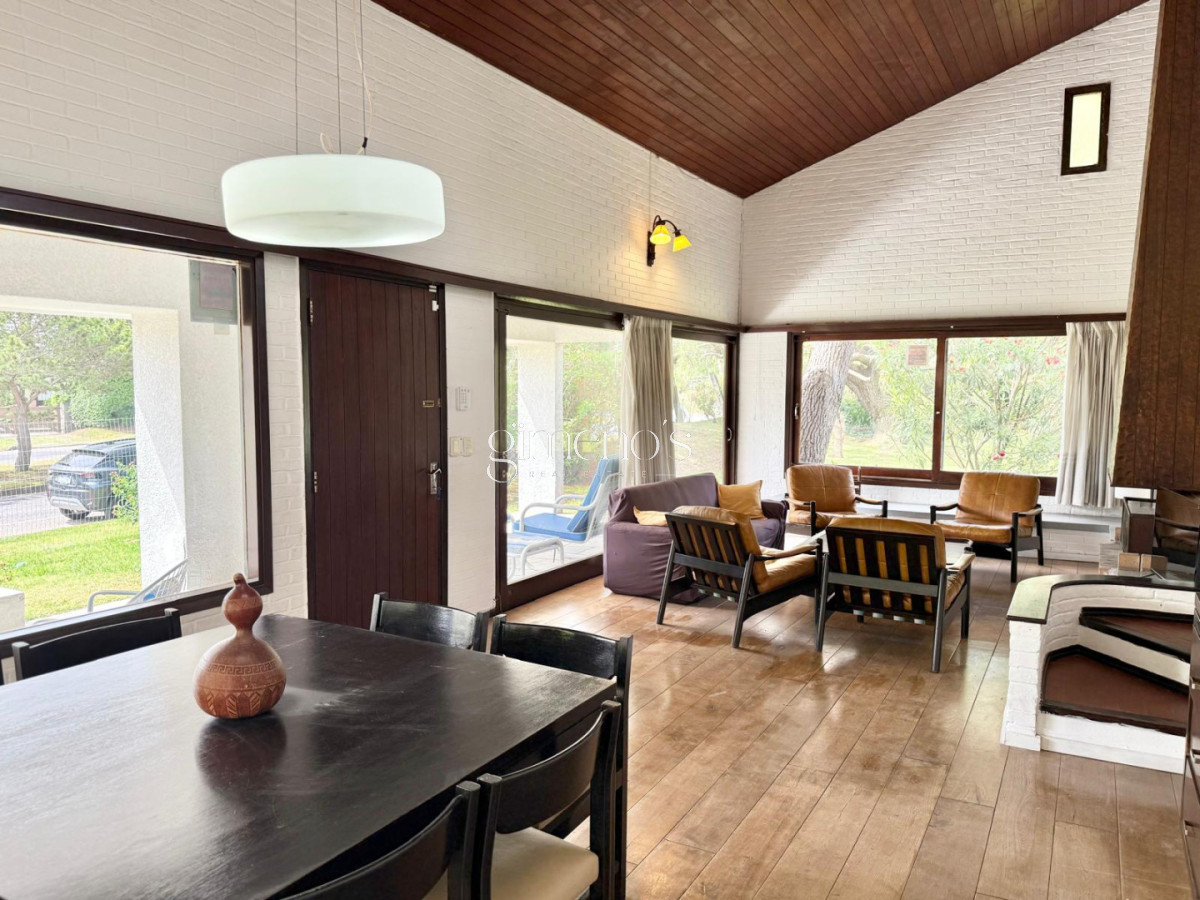 Casa ID.686 - Casa de 4 Dormitorios, Mansa-Punta del Este