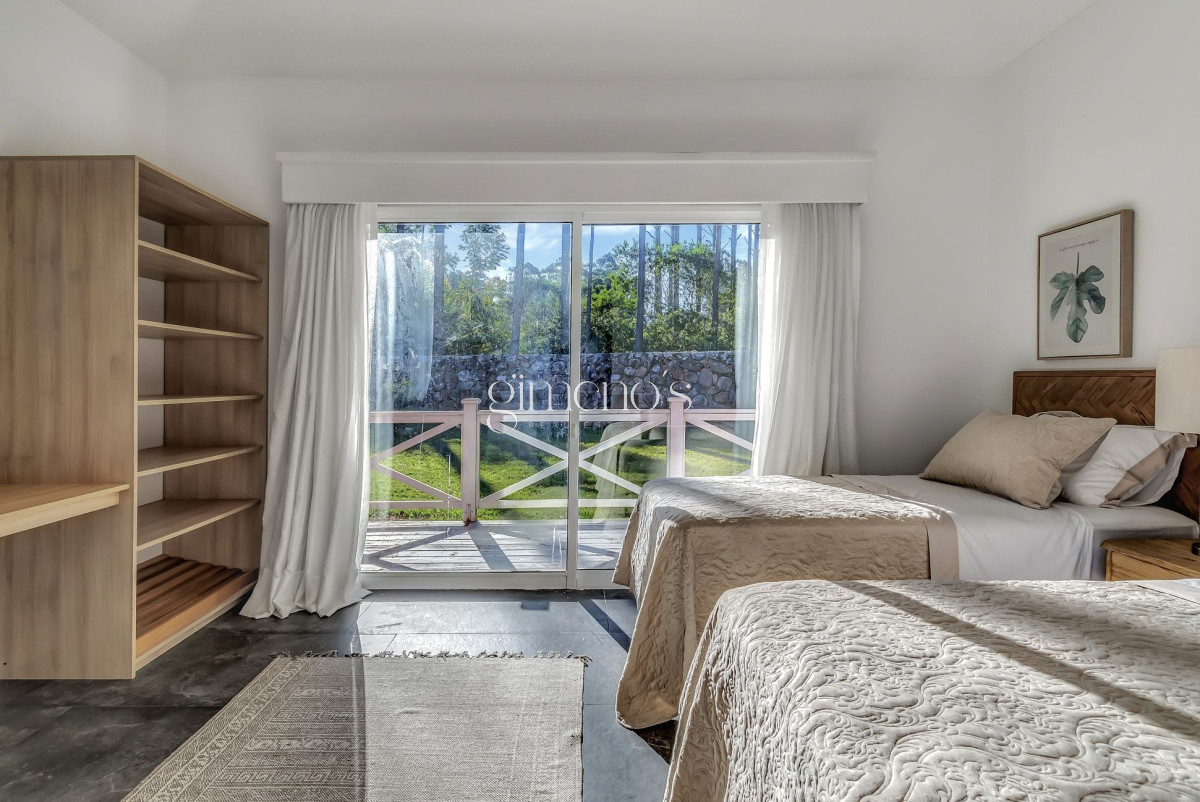 Casa ID.303 - Casa en Venta 4 Dormitorios - Laguna del Diario - Punta del Este 