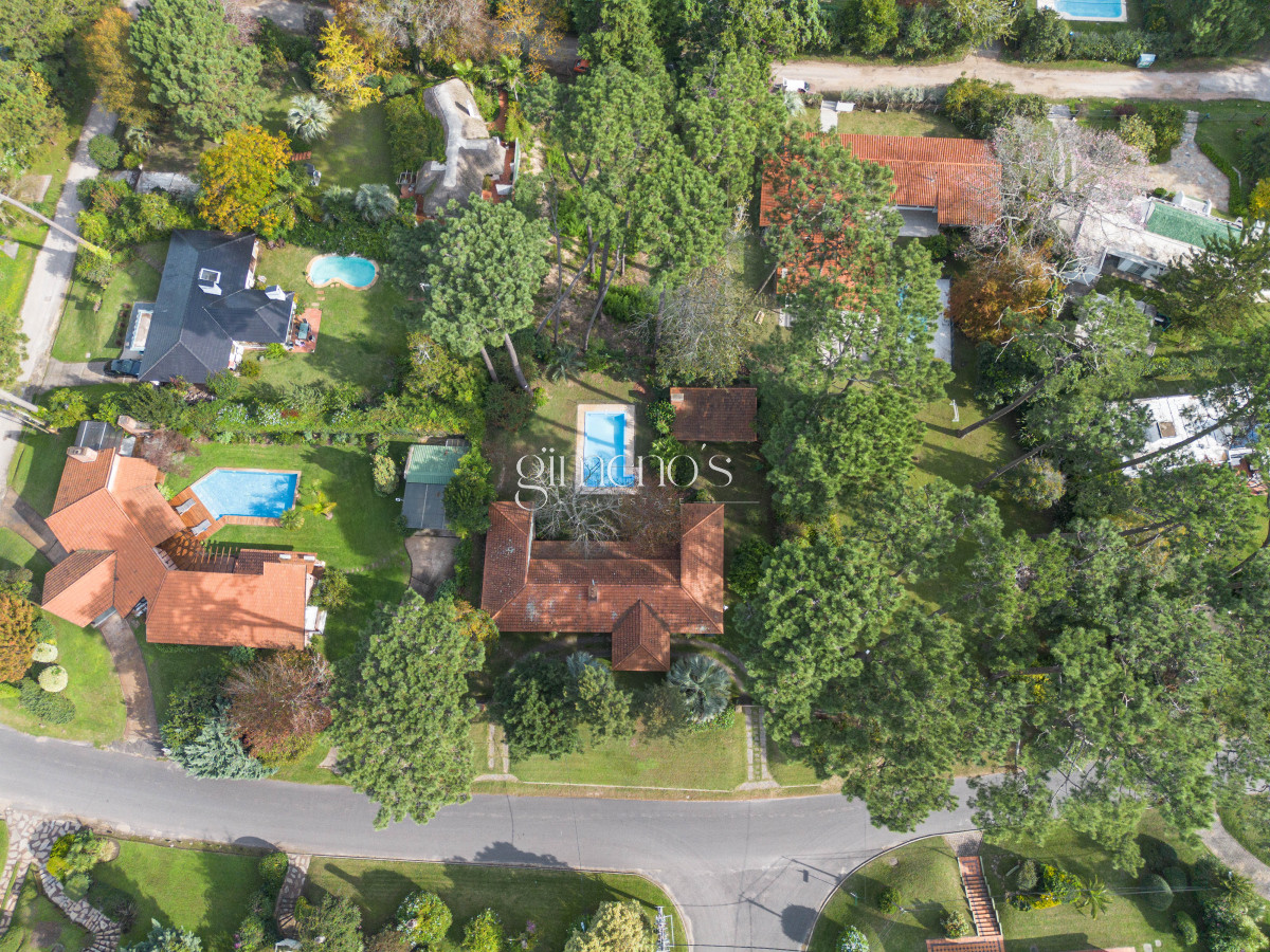 Casa ID.298 - Venta Casa 3 Dormitorios y Dependencia - Punta del Este - Playa Mansa 