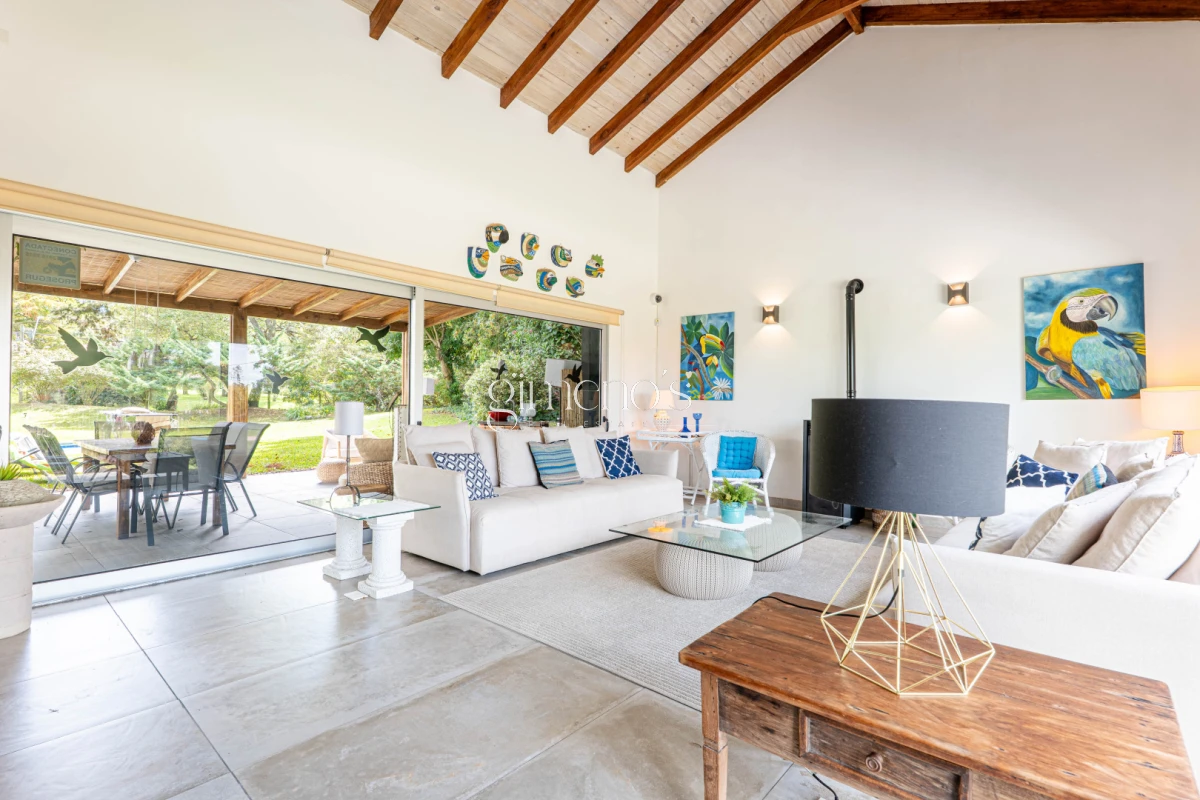 Casa ID.936 - Casa en Alquiler Anual - 5 Dormitorios en Suite - Barrio Golf - Punta del Este