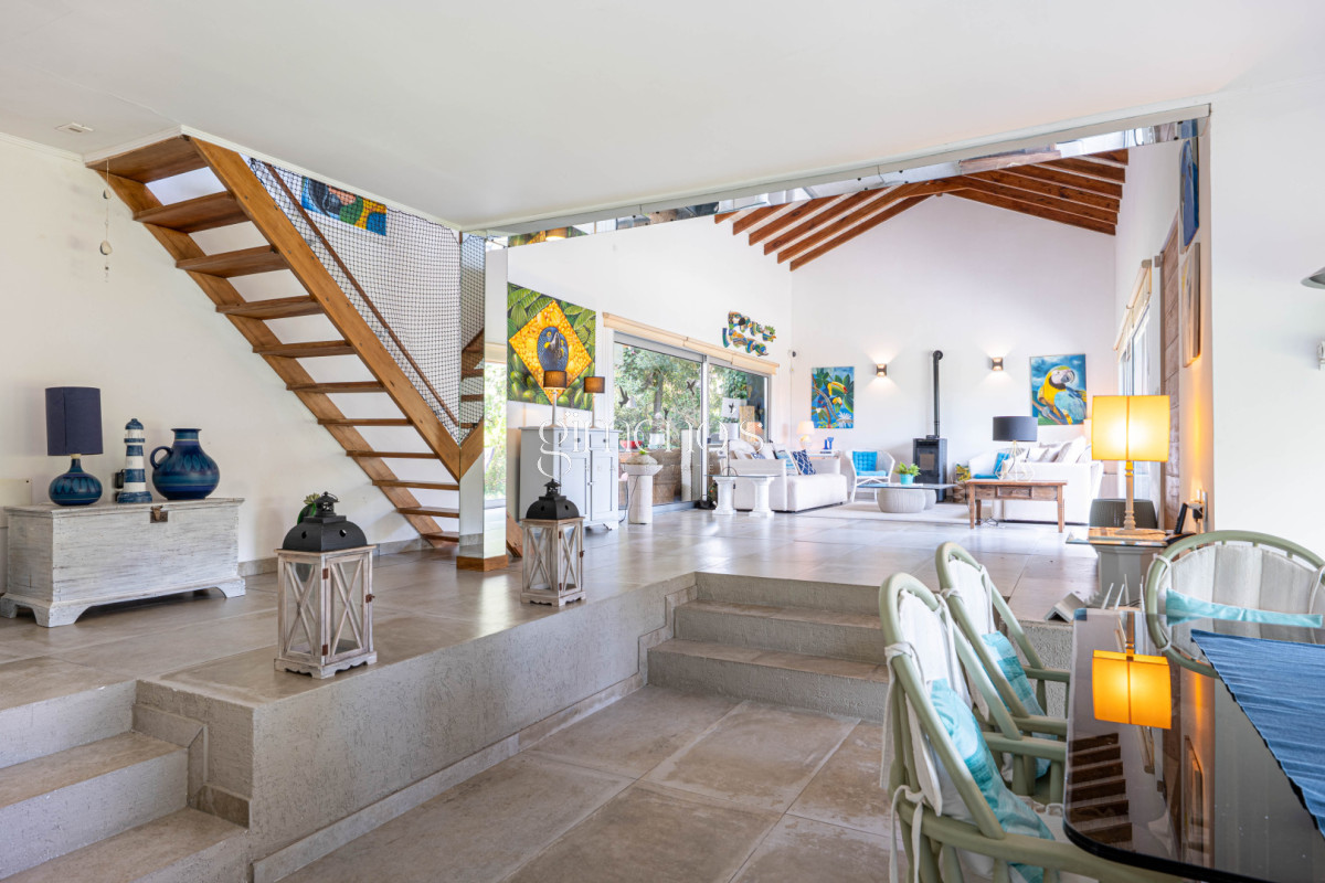 Casa ID.936 - Casa en Alquiler Anual - 5 Dormitorios en Suite - Barrio Golf - Punta del Este