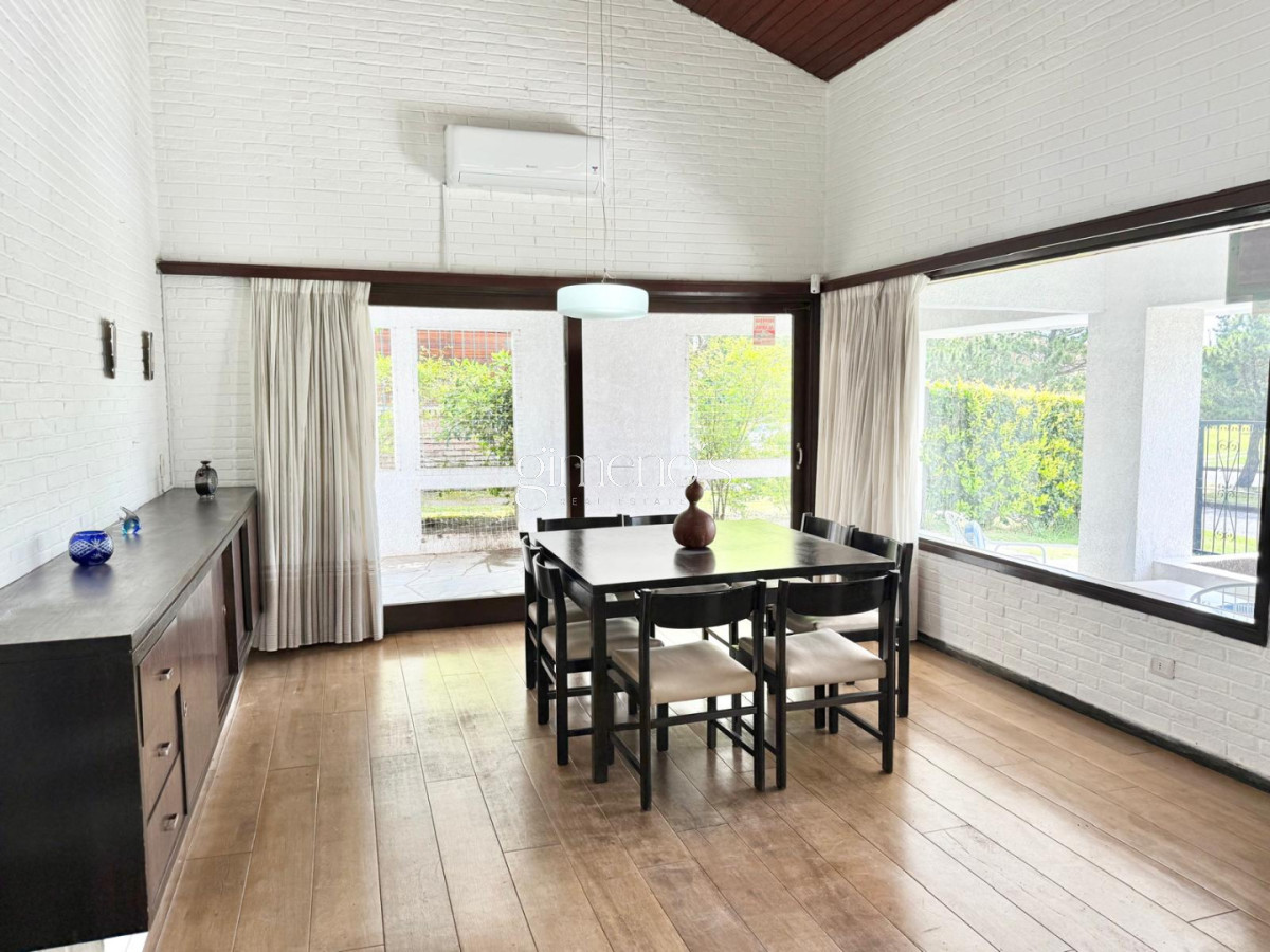 Casa ID.686 - Casa de 4 Dormitorios, Mansa-Punta del Este