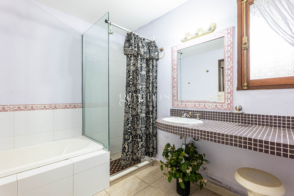 Casa ID.182 - Casa en Venta 3 Dormitorios - Punta del Este- Cantegril