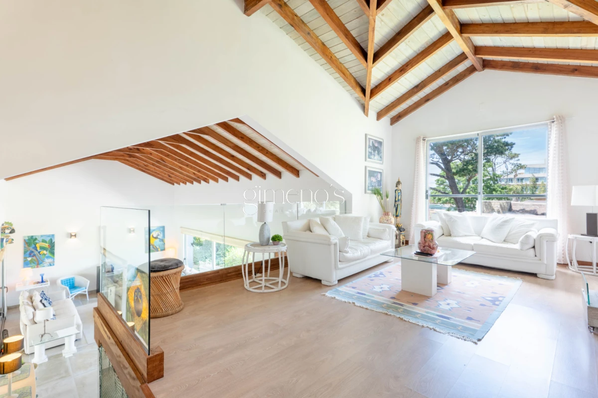Casa ID.936 - Casa en Alquiler Anual - 5 Dormitorios en Suite - Barrio Golf - Punta del Este