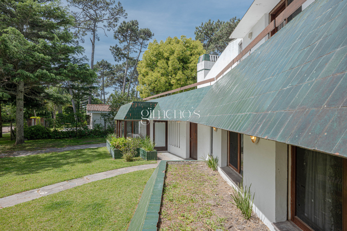 Casa ID.440 - Casa en Venta, 5 Dormitorios - Punta del Este -  Playa Mansa