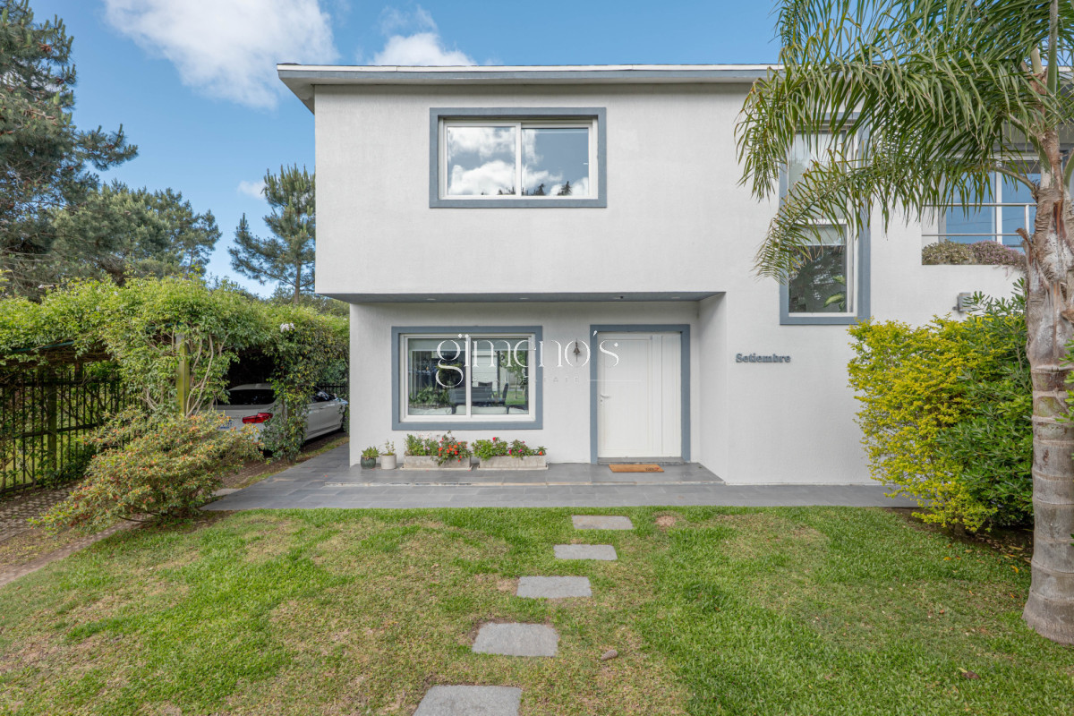 Casa ID.594 - Casa de 3 Dormitorios en Venta - Punta Del Este - Jardínes de Cordoba 
