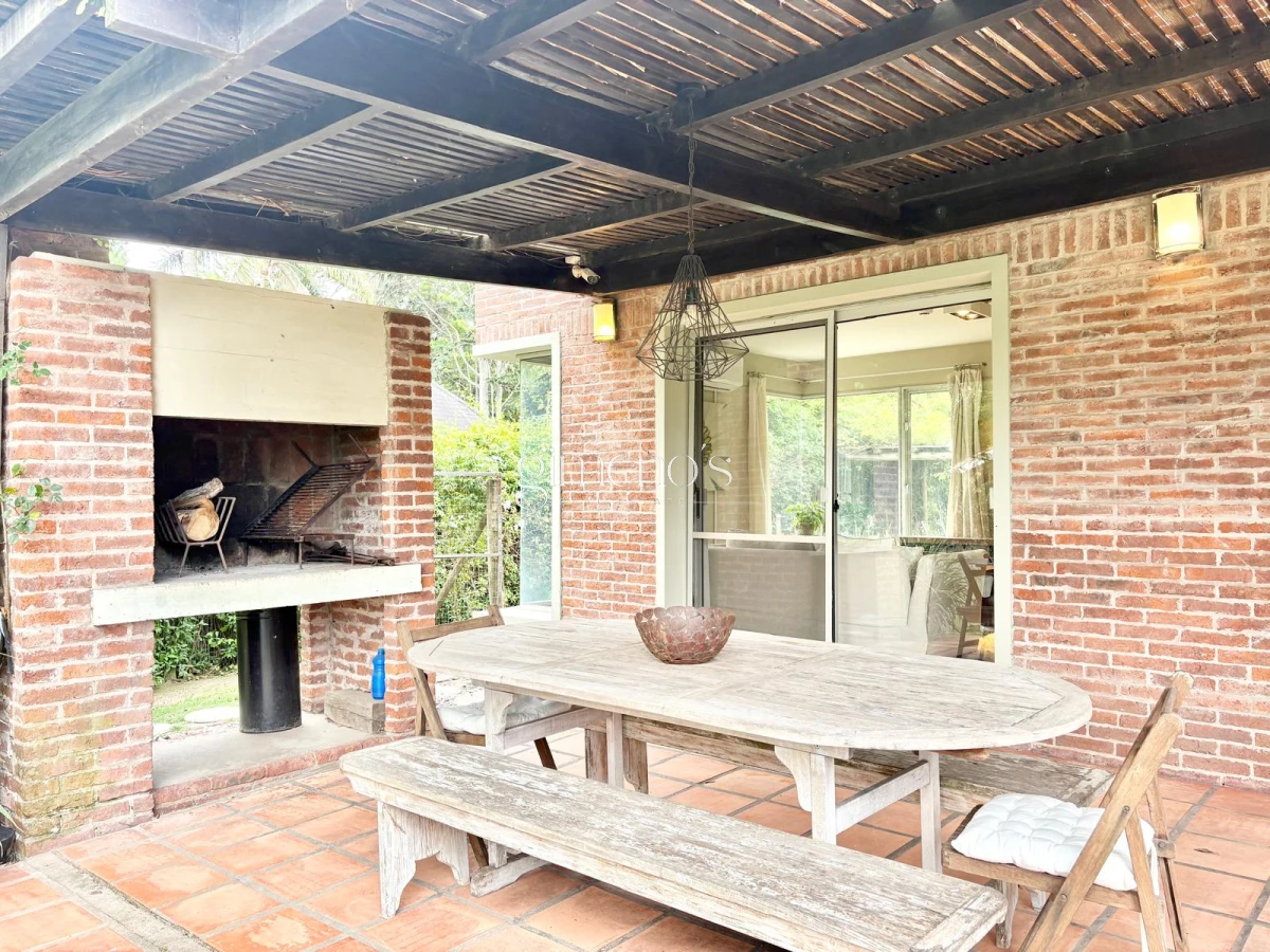 Casa ID.672 - Casa en Venta de 4 Dormitorios - Pinares