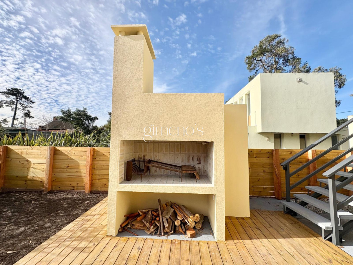 Casa ID.1580 - Casa En Venta 3 Dormitorios- Pinares - Punta del Este 