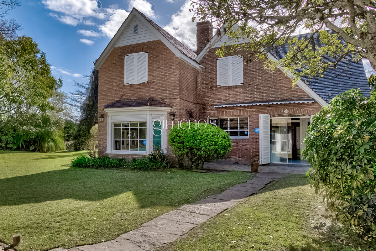 Casa ID.10 - Venta de Casa 4 Dormitorios en Mansa, Av Francia 