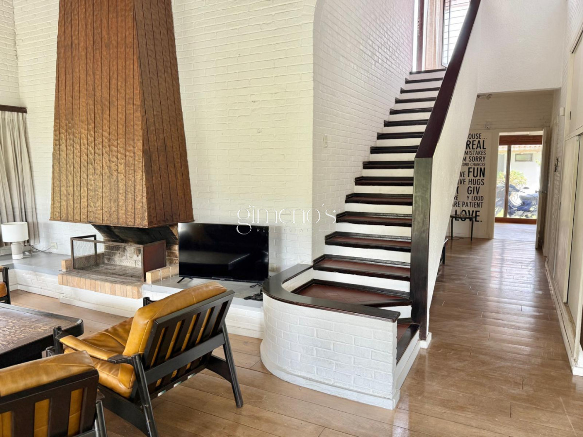 Casa ID.686 - Casa de 4 Dormitorios, Mansa-Punta del Este