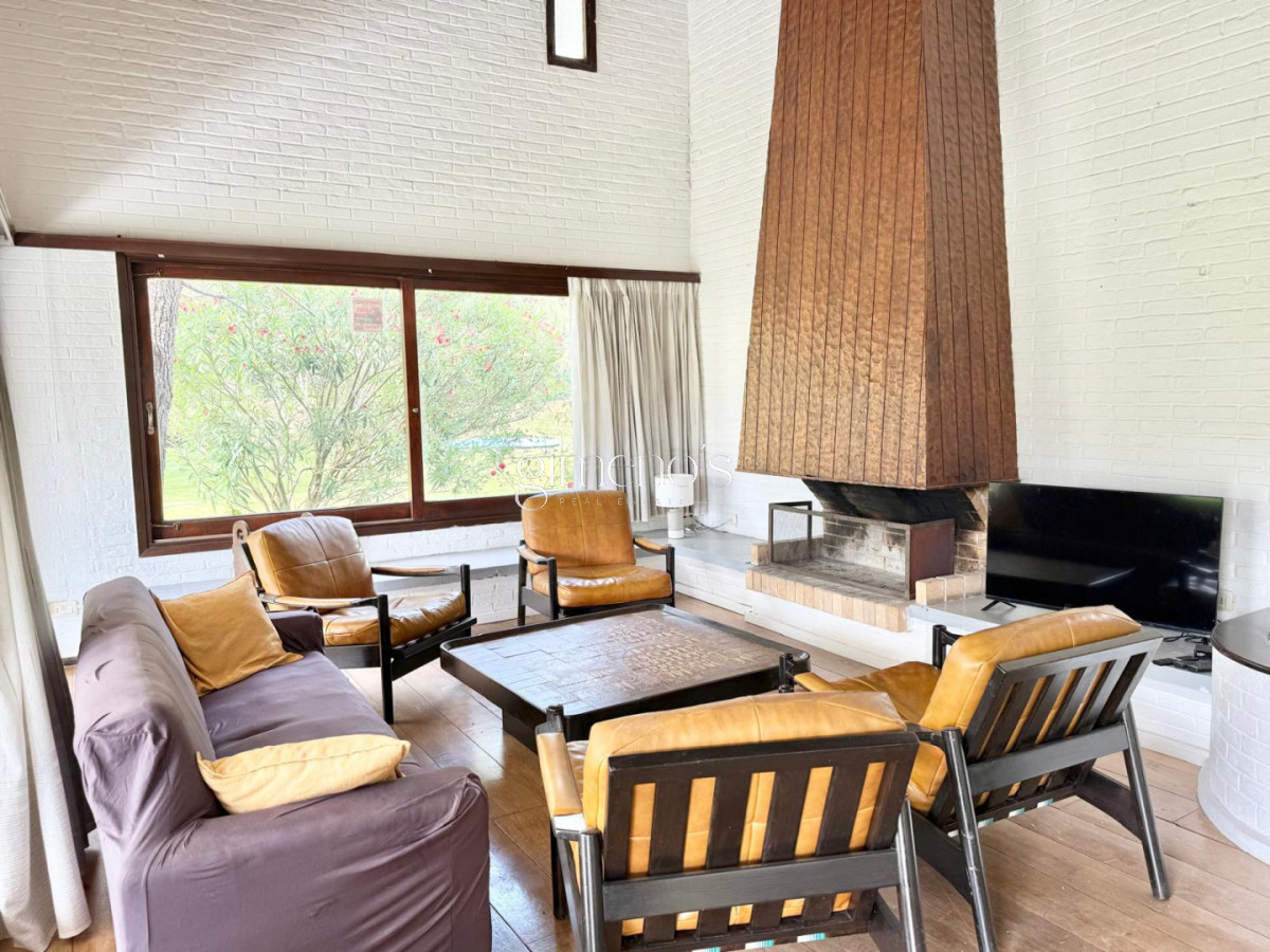 Casa ID.686 - Casa de 4 Dormitorios, Mansa-Punta del Este