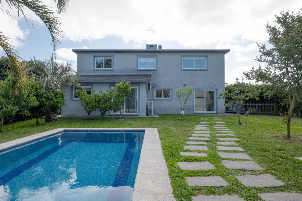 Casa de 3 Dormitorios en Venta - Punta Del Este - Jardínes de Cordoba 