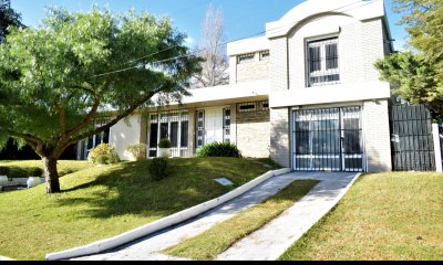 Casa en Venta de 4 Dormitorios en Barrio Golf, a 100 mts de Hospital Británico