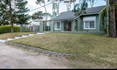 Venta Casa 3 Dormitorios y Dependencia - Punta del Este - Playa Mansa