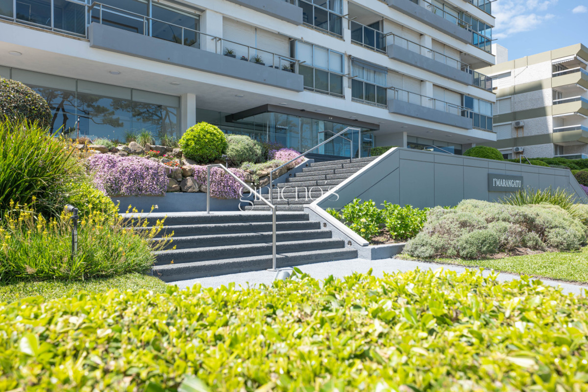 Apartamento ID.593 - Apartamento en Venta 3 Dormitorios - Playa Mansa- Punta del Este