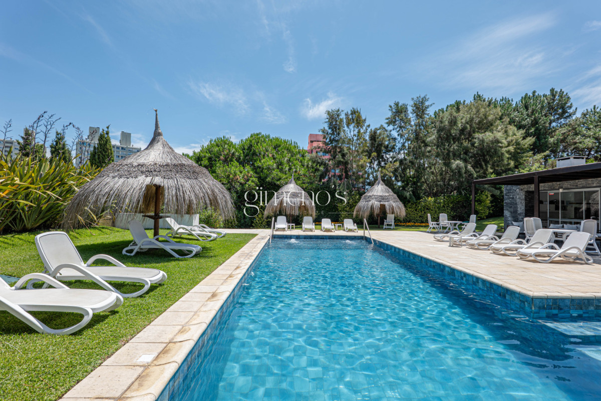 Apartamento ID.1141 - Apartamento en Venta 3 Dormitorios - Patio y Prrillero de uso exclusivo - Punta del Este - Playa Mansa