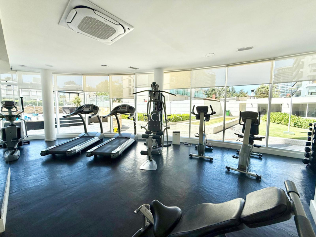 Apartamento ID.514 - Apartamento en Venta 2 Dormitorios y Medio - Playa Mansa - Punta del Este