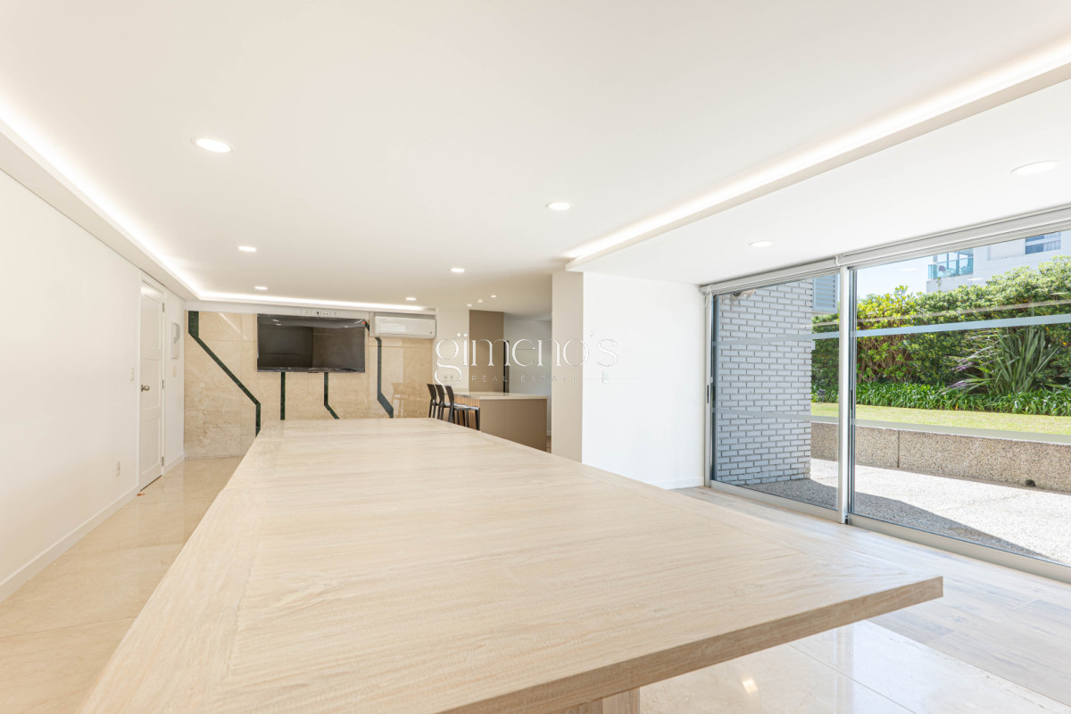 Apartamento ID.593 - Apartamento en Venta 3 Dormitorios - Playa Mansa- Punta del Este