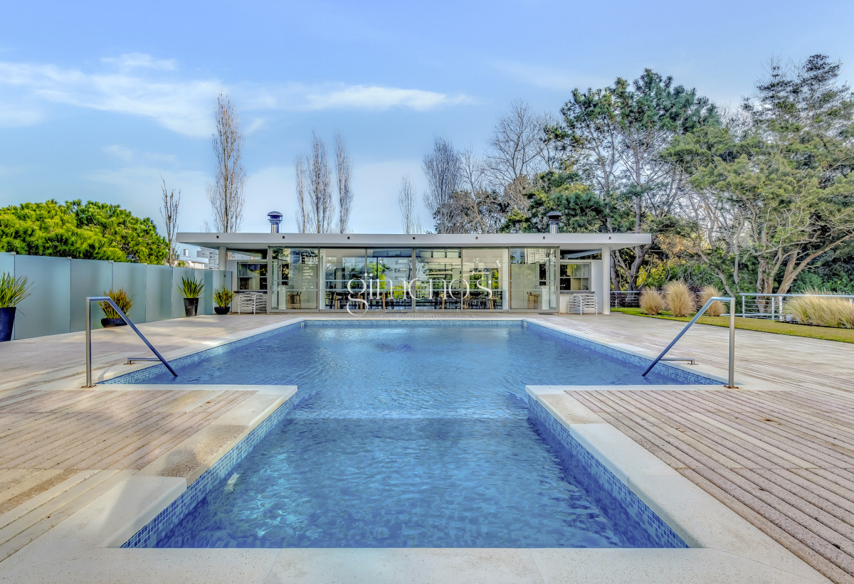 Apartamento ID.112 - Venta Apartamento 3 Dormitorios - Punta del Este - Playa Brava 