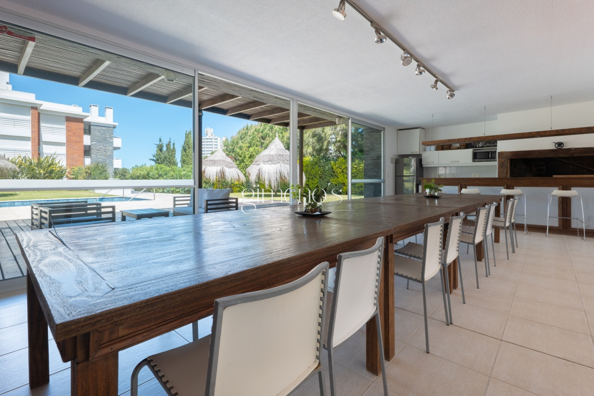 Apartamento ID.1141 - Apartamento en Venta 3 Dormitorios - Patio y Prrillero de uso exclusivo - Punta del Este - Playa Mansa