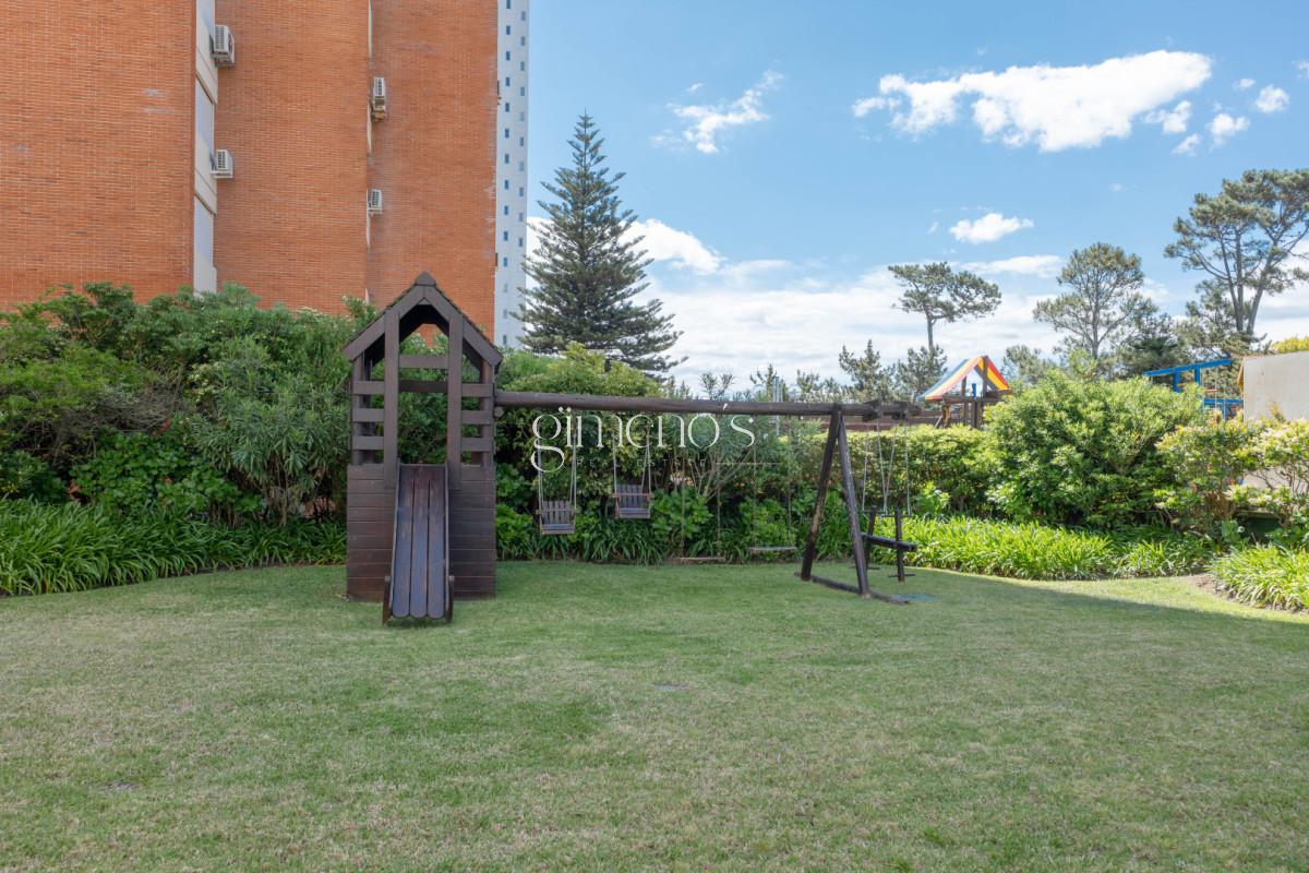 Apartamento ID.593 - Apartamento en Venta 3 Dormitorios - Playa Mansa- Punta del Este
