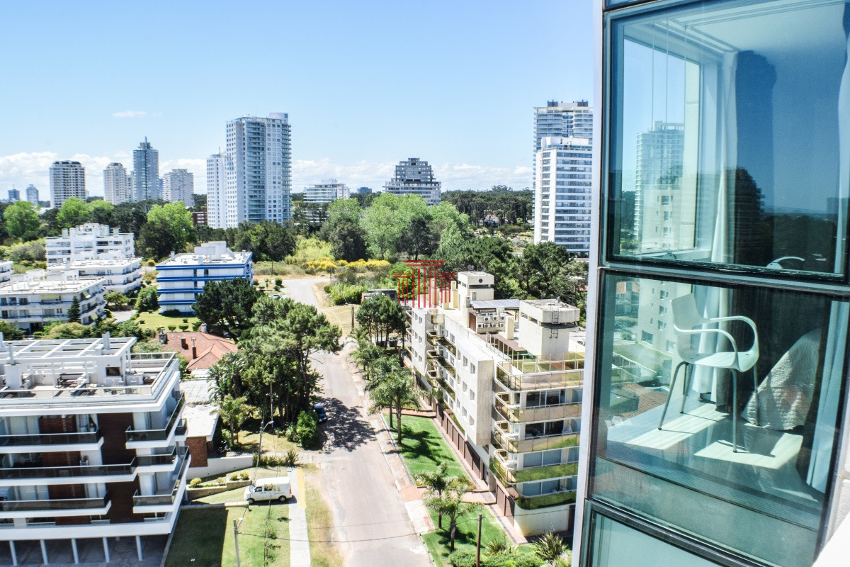 Apartamento ID.13102 - Apartamento en alquiler temporal, en Punta Del Este, Playa  brava.