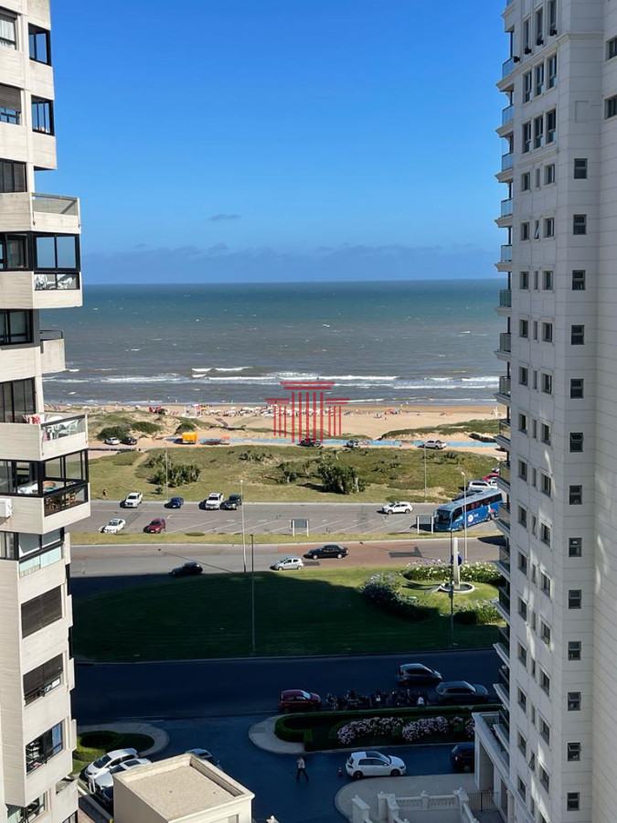 Apartamento ID.13963 - Apartamento en venta, playa brava Punta del Este