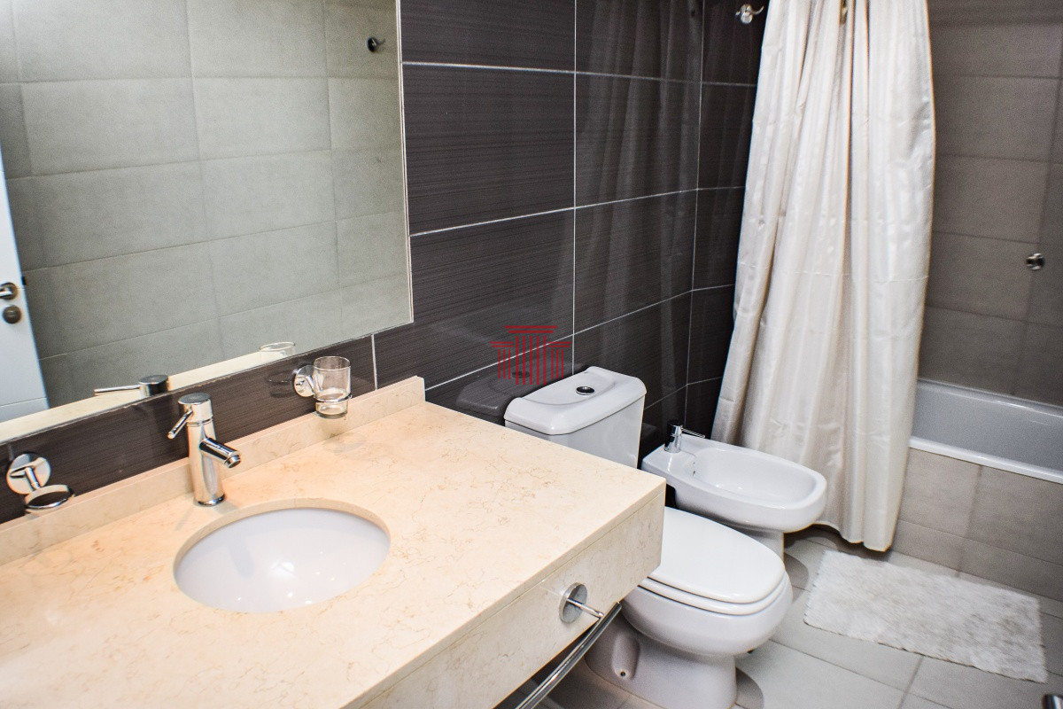 Apartamento ID.13102 - Apartamento en alquiler temporal, en Punta Del Este, Playa  brava.