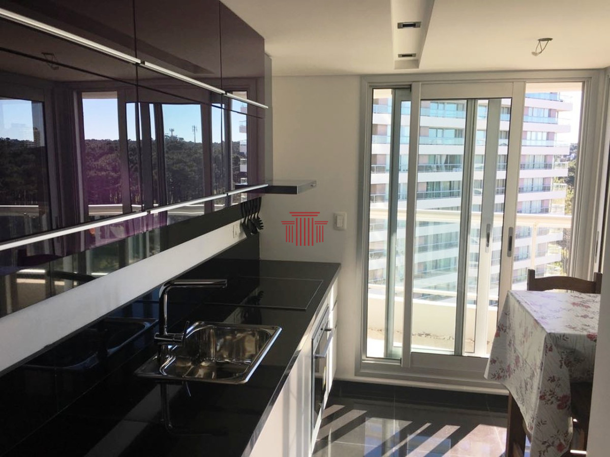 Apartamento ID.13081 - Apartamento en Punta del Este  , playa brava