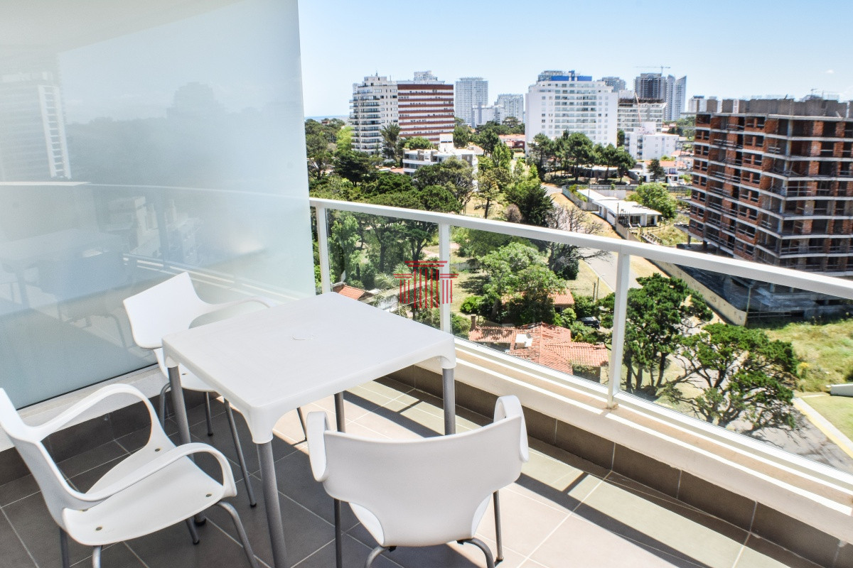 Apartamento ID.13102 - Apartamento en alquiler temporal, en Punta Del Este, Playa  brava.