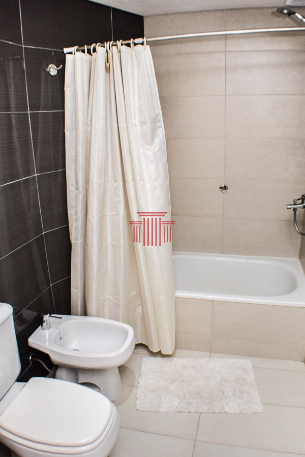 Apartamento ID.13102 - Apartamento en alquiler temporal, en Punta Del Este, Playa  brava.