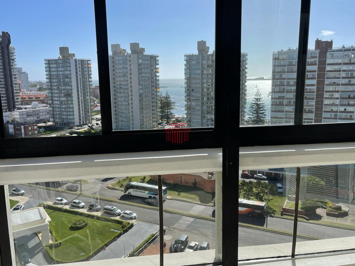 Apartamento ID.13963 - Apartamento en venta, playa brava Punta del Este