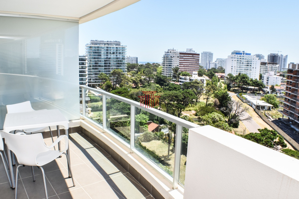 Apartamento ID.13102 - Apartamento en alquiler temporal, en Punta Del Este, Playa  brava.