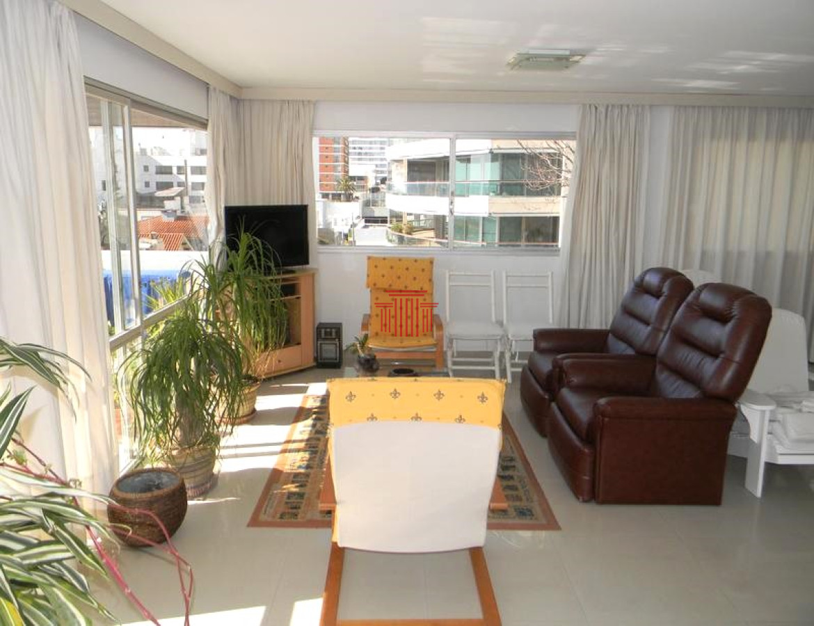 Apartamento ID.13784 - Venta APARTAMENTO - Punta del Este - 4 dormitorios - VISTA AL MAR 