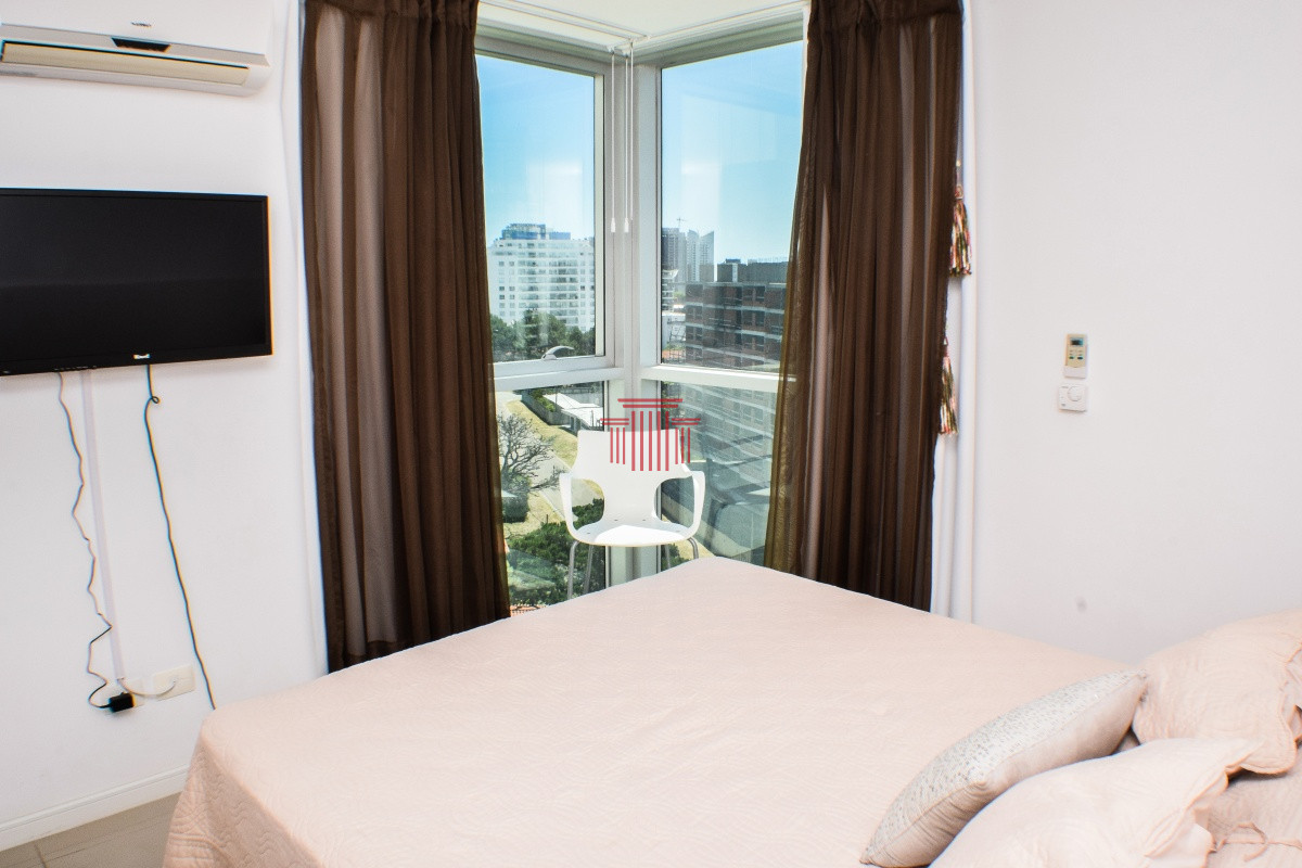 Apartamento ID.13102 - Apartamento en alquiler temporal, en Punta Del Este, Playa  brava.