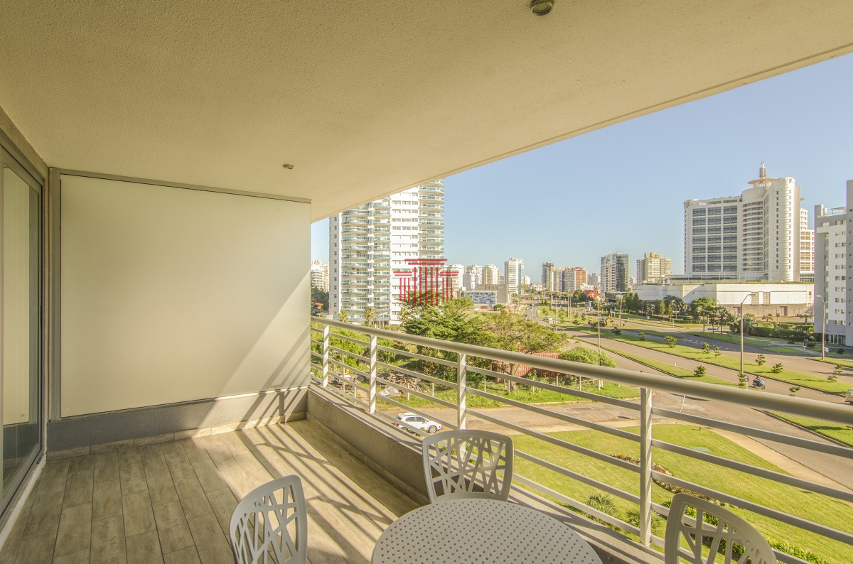 Apartamento ID.13300 - Apartamento en Punta del Este , playa Mansa, 2 dormitorios