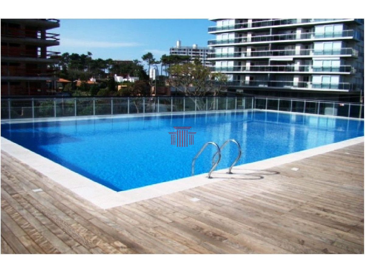 Apartamento ID.10813 - Apartamento en venta, Punta del Este con parrillero propio 