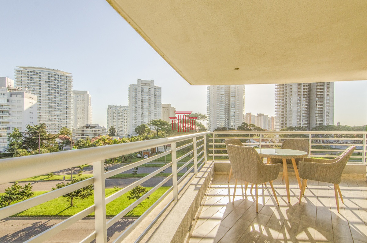 Apartamento ID.13302 - Apartamento en venta y alquiler Punta del Este  , Playa Mansa 
