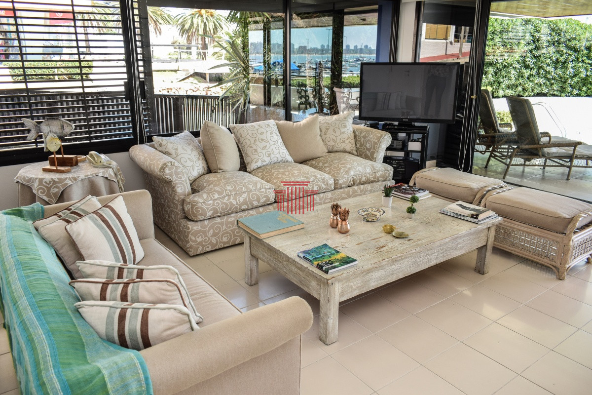 Apartamento ID.10532 - Apartamento en Punta del Este , frente al Puerto 