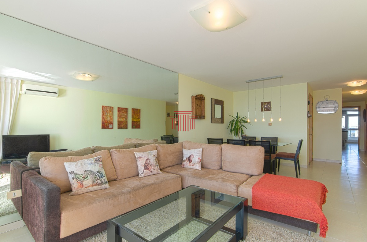 Apartamento ID.10195 - PISO ALTO CON VISTA A LA MANSA, AMPLIOS Y CÓMODOS AMBIENTES! INCLUYE TODAS LAS AMENIDADES!