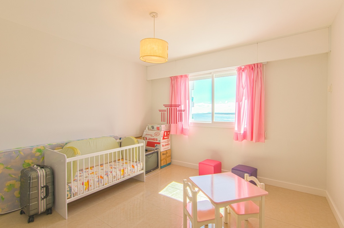 Apartamento ID.10361 - Apartamento en Punta del Este  , Playa mansa frente al mar 